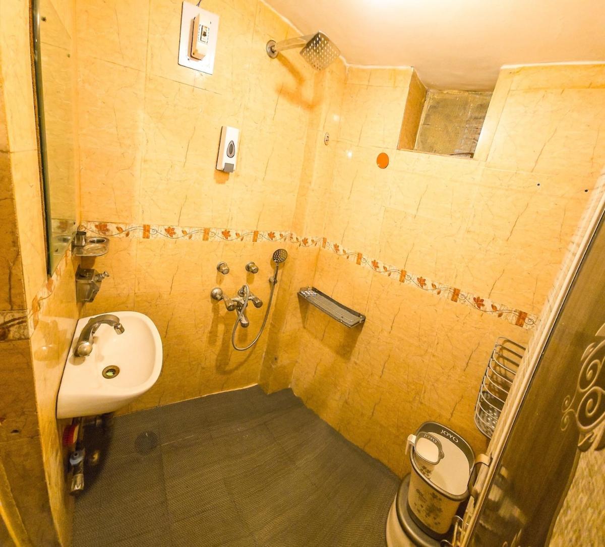 Bohemian Rhapsody - Queens Apartment