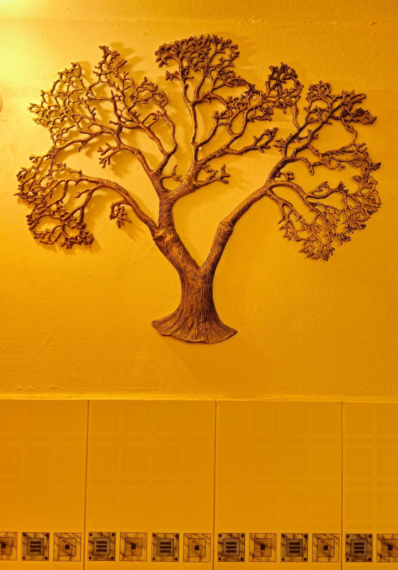 Apartment Bohemian Rhapsody - Queens New Delhi
