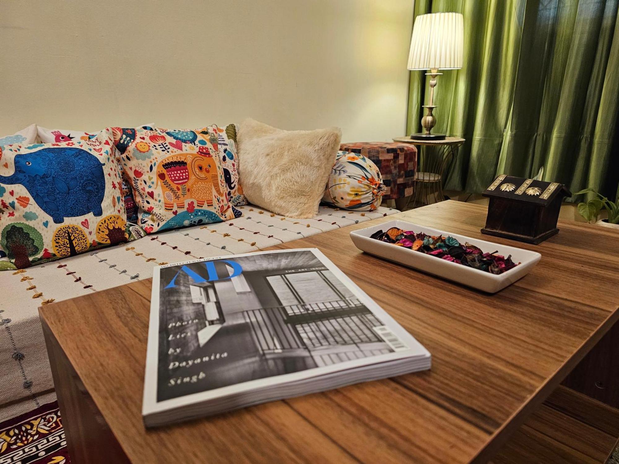 Bohemian Rhapsody - Queens Apartment New Delhi