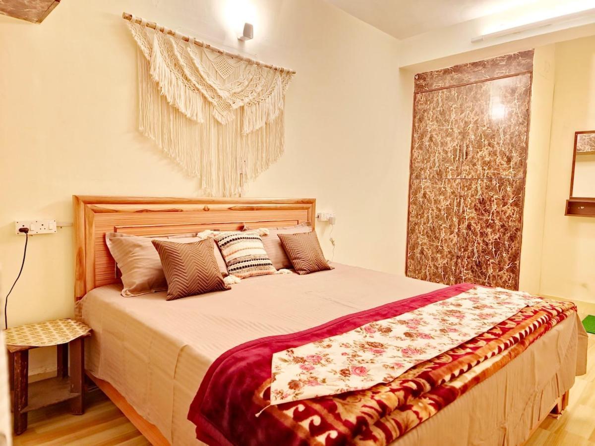 Apartment Bohemian Rhapsody - Queens New Delhi